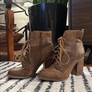 Chic Brown Lace-Up Heeled Boots